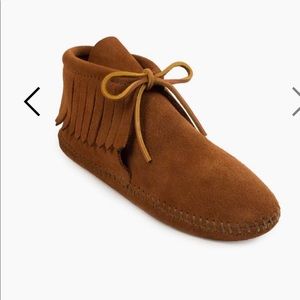 Women’s Minnetonka Classic Fringe Softsole Boot